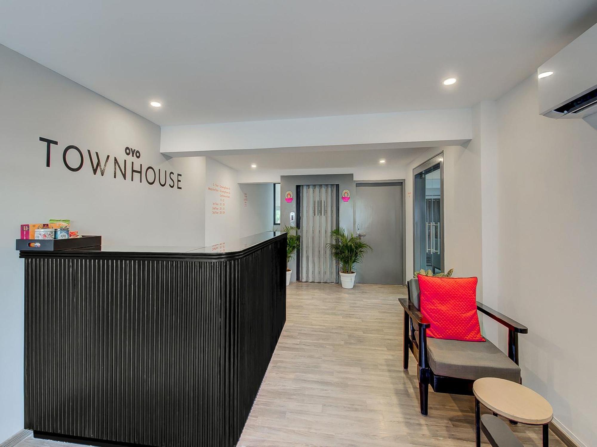 Oyo Townhouse 048 Hadapsar Hotel Phursungi ภายนอก รูปภาพ